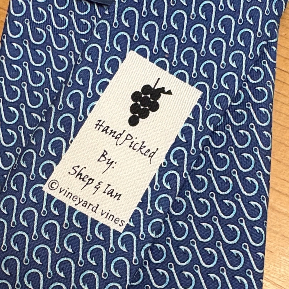 Vineyard Vines Navy and White Geometric Tie - Picture 4 of 6